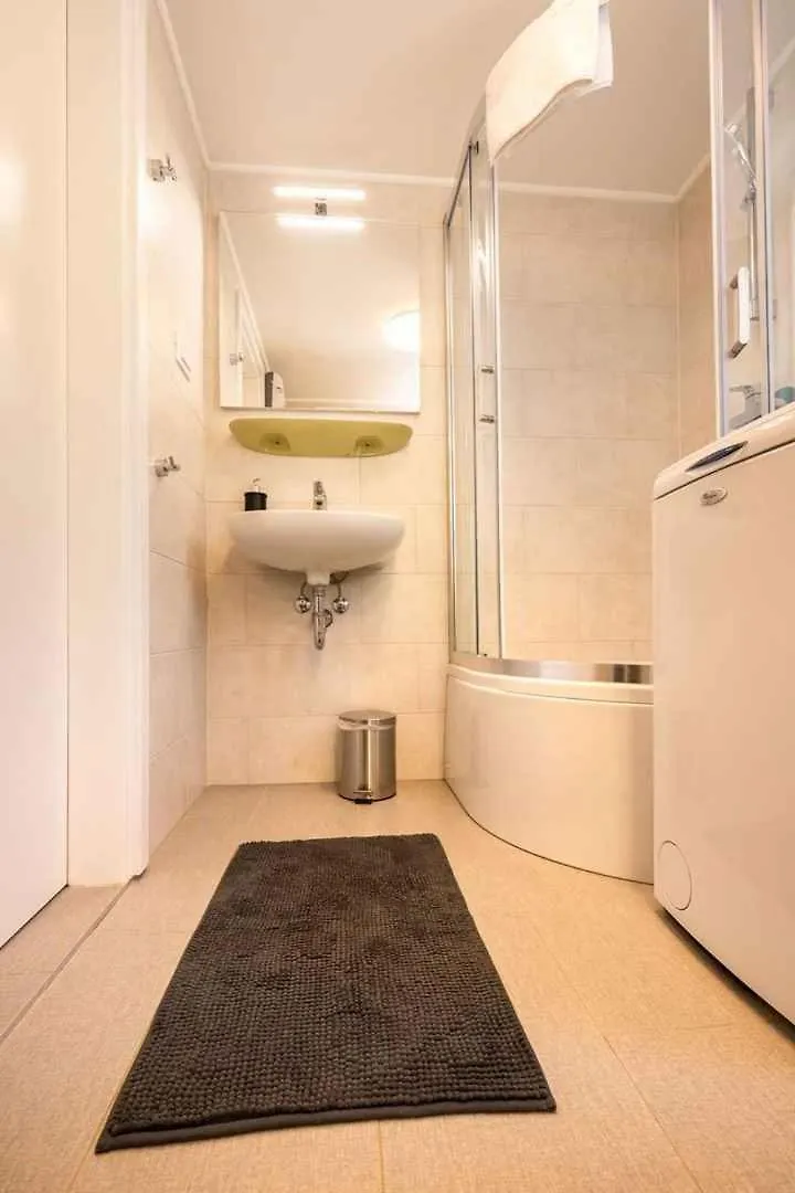 Apartment In Malinska - Insel Krk 53306