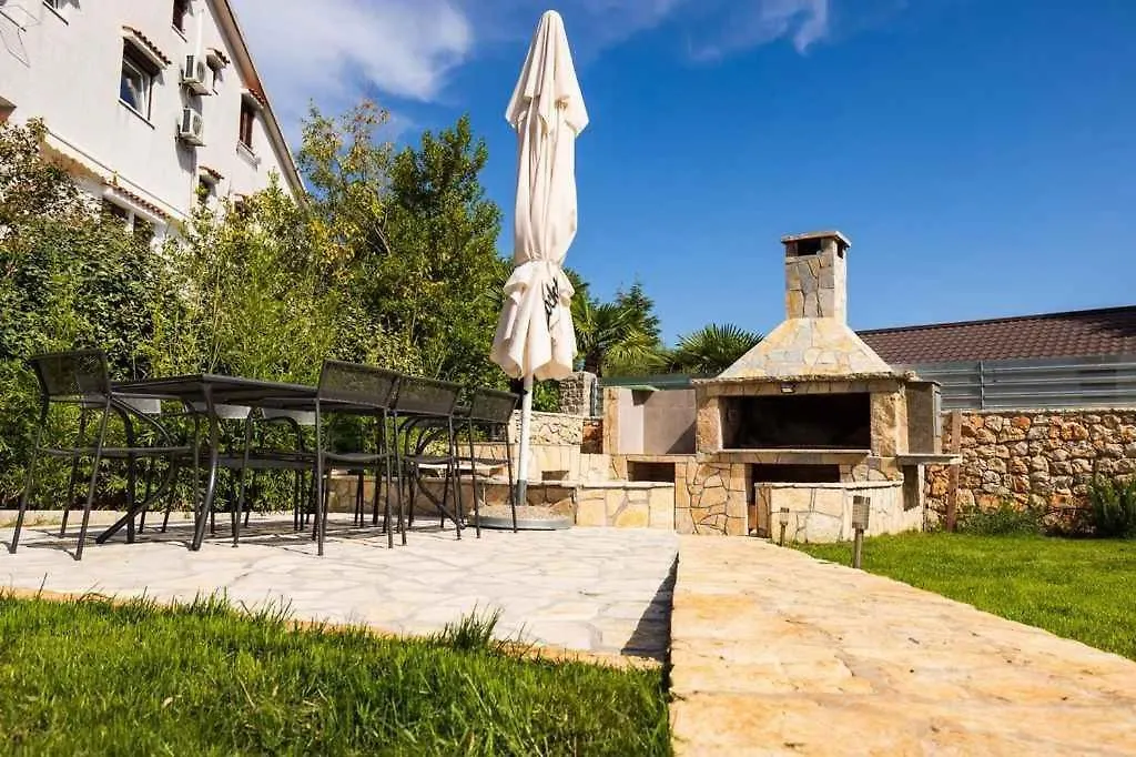 Apartment In Malinska - Insel Krk 53306
